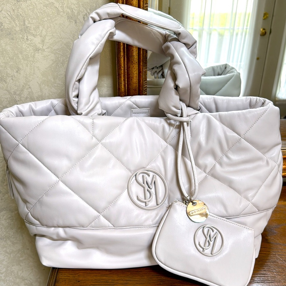 Steve Madden Quilted White BPaddy chalk tote. Comes w/padded laptop compartment.